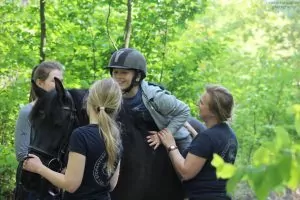 Read more about the article Hipoterapia w Popówku ruszyła z kopyta !